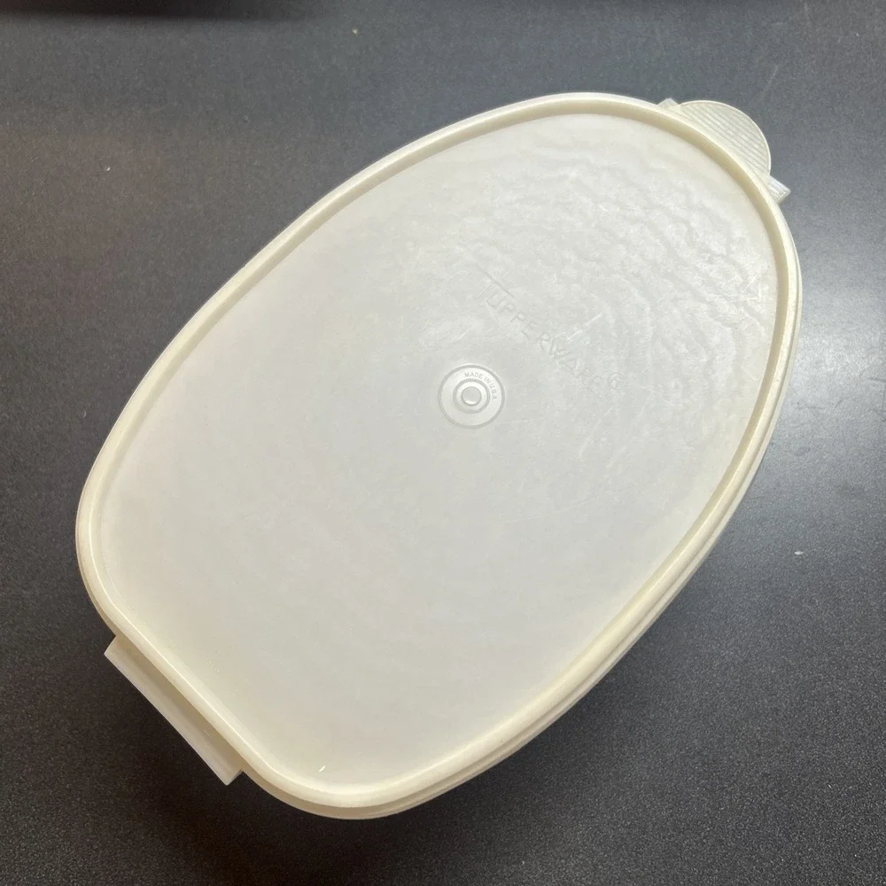 Tupperware Ham Turkey Flavor Saver Keeper White With No Insert but has the lid